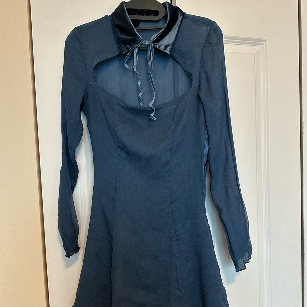 Velvet collar. Key hole dress